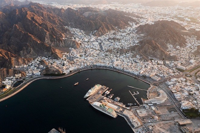 Dunes, Mountains & Wadis of Oman image 2