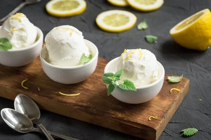 Small bowls of lemon gelato